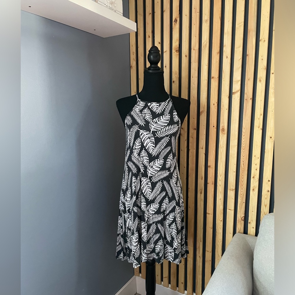 Dress - Picture 6 of 6